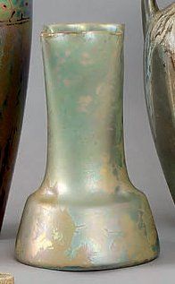 Clément MASSIER Vase pansu à long col quadrangulé en faïence, décor de chardons,...