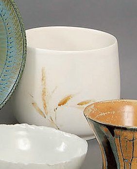 null Vase pansu à large ouverture sur talon en grès porcelainique, décor de deux...