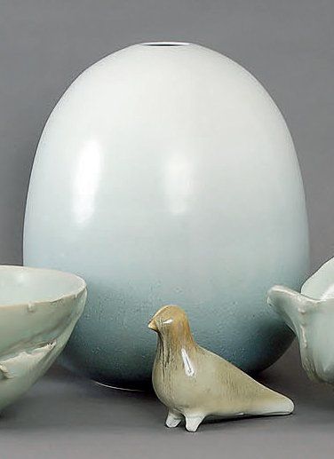 null Important vase ovoïde en grès porcelainique, bel émail craquelé allant du blanc...