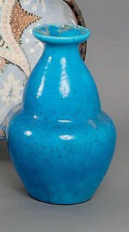 Lachenal Vase piriforme à ressaut en faïence, émail bleu Iznik nuagé, NS, H 18.4...