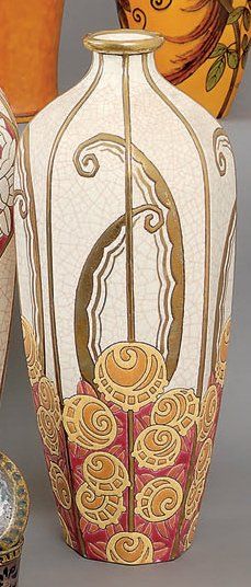 LONGWY Grand vase ovoïde octogonal en faïence à petit col ourlé, décor Art Déco de...