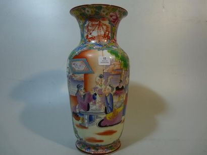 BAYEUX Vase de forme balustre décoré en polychromie de scènes chinoises dans des...