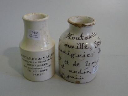 DIJON et DIGOIN et SARREGUEMINES Deux pots à moutarde, l'un du XVIIIè siècle, portant...