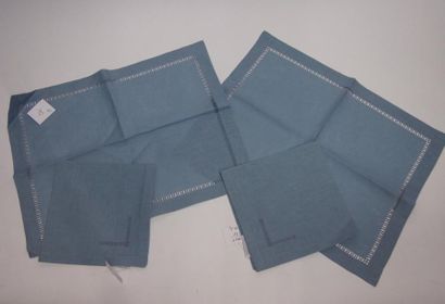 HERMES Paris Lot composé de deux sets et deux serviettes en lin bleu gris à décor...