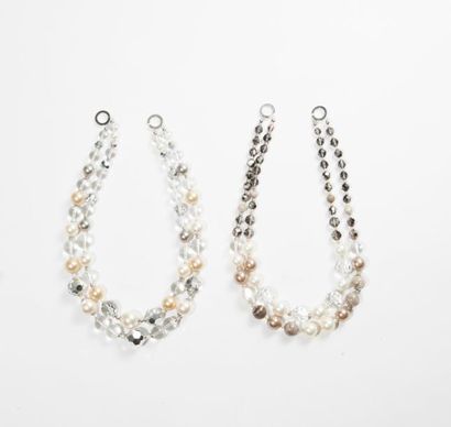 APPARTEMENT à LOUER Lot de colliers deux rangs composés de perles façon cristal,...