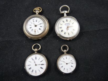 null LOT de quatre montres de poche en argent, pour chacune: cadran émaillé blanc,...