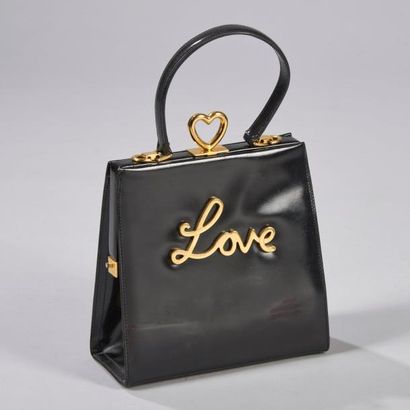 MOSCHINO Sac boite 21 cm en cuir glacé noir portant l'inscription "Love" en métal...