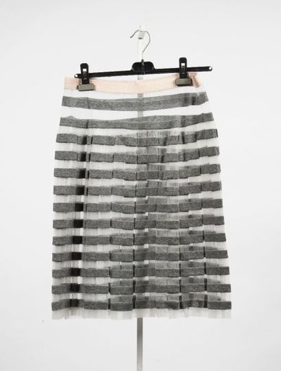 LANVIN hiver 2011, Anonyme Lot composé d'une robe en jersey de laine gris d'inspiration...