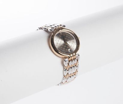 KORLOFF Bracelet montre de dame en acier et métal doré, cadran siglé, dateur, mouvement...