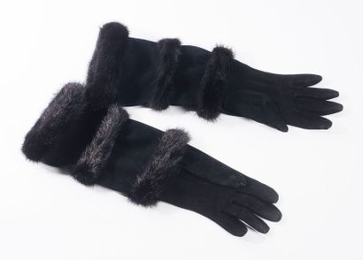 HERMES Paire de gants en renne noir et vison lustré noir à trois bandes. Taille ...