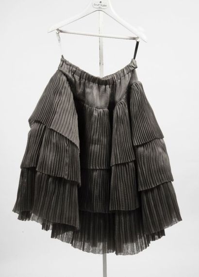 SACAI, Anonyme made in Japan Lot composé d'une robe déstructurée en jersey de laine...