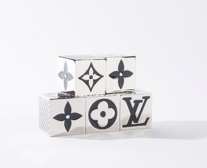 LOUIS VUITTON Jeu " LV Cube game" composé de cinq cubes aimantés en acier chromé...