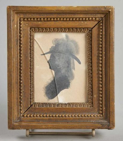 Ecole ANGLAISE du XIXème siècle "Portrait de femme de profil" Lavis noir et gris...
