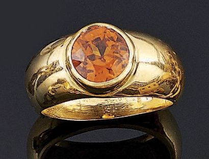 null BAGUE en or jaune 18 k 750°/oo ornée d'une pierre fine orange de forme ronde...