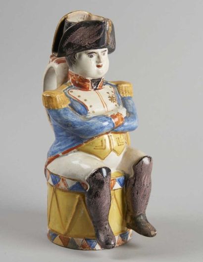 NORD Pichet anthropomorphe en faïence polychrome figurant l'Empereur assis sur un...