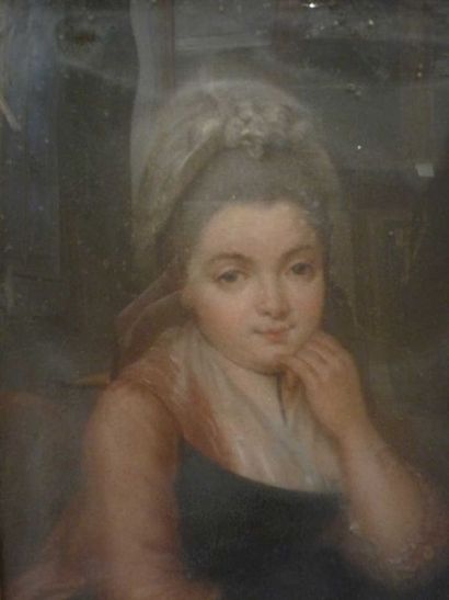 Ecole FRANCAISE vers 1800 Portrait d'une jeune femme Pastel 37 x 22,5 cm