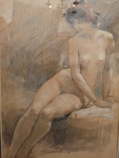 Antoine CALBET (Engayac 1860 - Paris 1944) Académie de femme Crayon noir et rehauts...