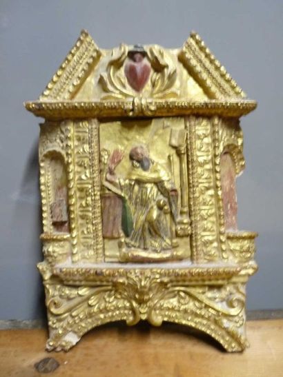 null ELEMENT de devant d'autel en bois sculpté et doré. 43 x 32 cm