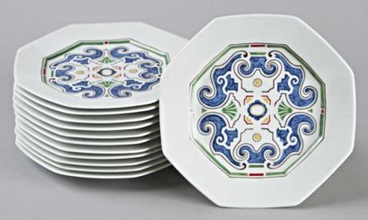 PETER Paris - LIMOGES RAYNAUD 12 Assiettes octogonales en porcelaine à décor polychrome...