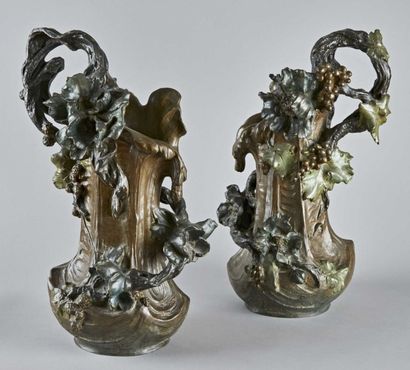 Alfred Jean FORETAY (1861-1944) Paire d'importants vases montés en lampe en régule...