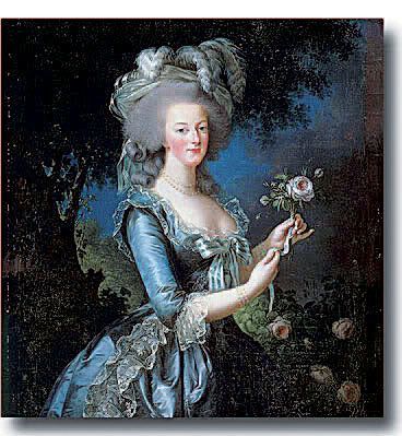 SÈVRES Deux assiettes en porcelaine tendre du service à perles et barbeaux de Marie-Antoinette...