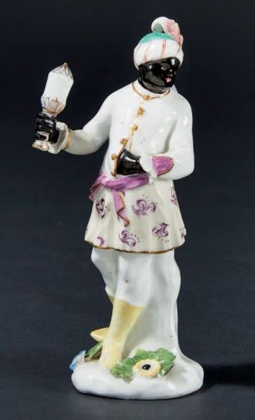 MEISSEN Statuette en porcelaine représentant un serviteur portant un sucrier, debout,...