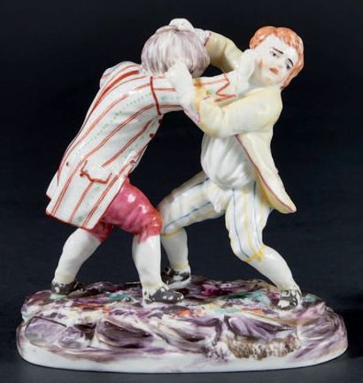 BOISSETTES Groupe à deux figures en porcelaine à décor polychrome représentant deux...
