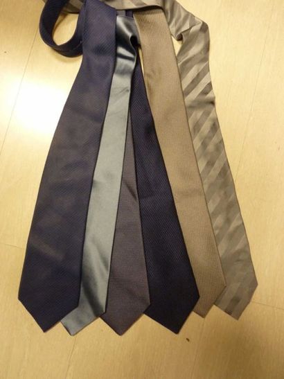 Christian DIOR,HILDITCH & KEY, TURNBULL & ASSER Lot de 6 cravates en soie imprimée...