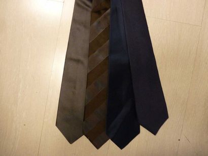 Christian DIOR, LANVIN Lot de 4 cravates en soie imprimée.