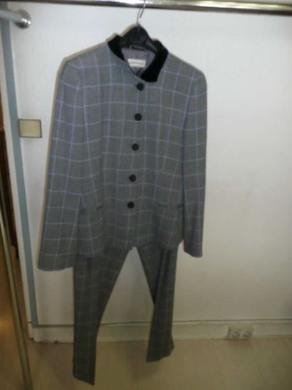 Emporio ARMANI Tailleur à carreaux en lainage gris, bleu, veste à col cranté partiellement...