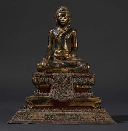 THAILANDE, Ratanakosin-XIXe siècle Statuette de bouddha en bronze laqué or, assis...