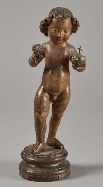 null STATUETTE en bois sculpté "Enfant tenant une fleur dans sa main droite et un...