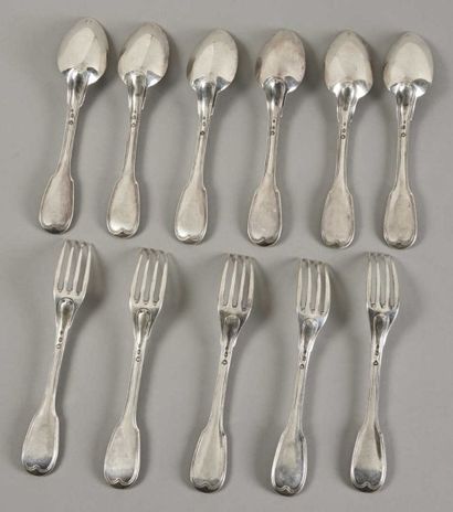 null CINQ FOURCHETTES ET SIX CUILLERS en argent modèle filet. Paris, 1809-1819. Poids:...