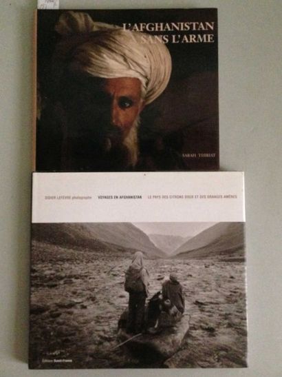 null - Sarah THIRIAT
 "L'Afghanistan sans l'arme", Editions Cloître, 1995
 Parfait...