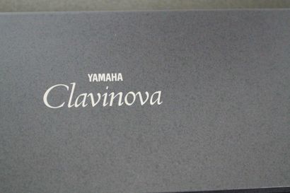 null PIANO YAMAHA Clavinova 81 x 140,5 x 48 cm Avec sa documentation.