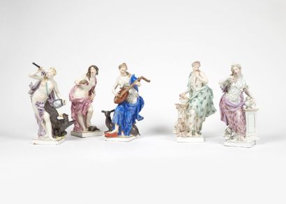 MEISSEN Ensemble de cinq figures en porcelaine, allégories des Cinq Sens, l'ouïe...