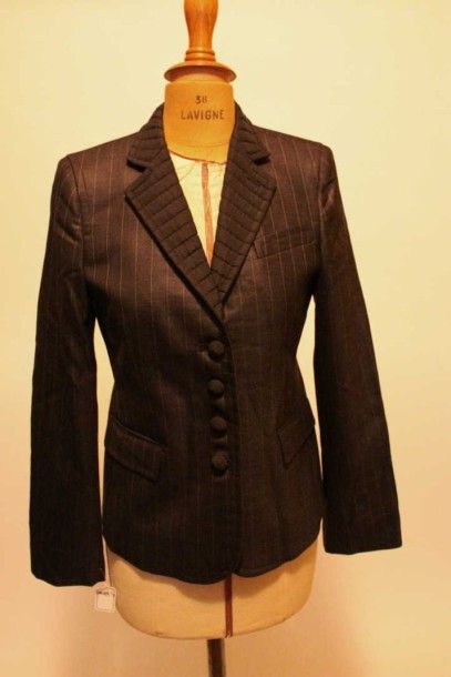 Emporio ARMANI Lot composé de deux vestes à rayures tennis, l'une en lin noir, col...