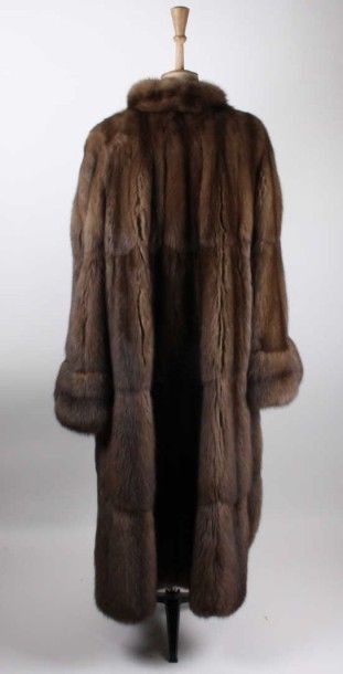 REBECCA Long manteau en Zibeline brune de Russie, travail pleines peaux, col, double...