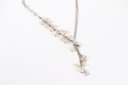 CHANEL circa 2011 Sautoir composé de trois chaînes en métal argenté ornées de perles...