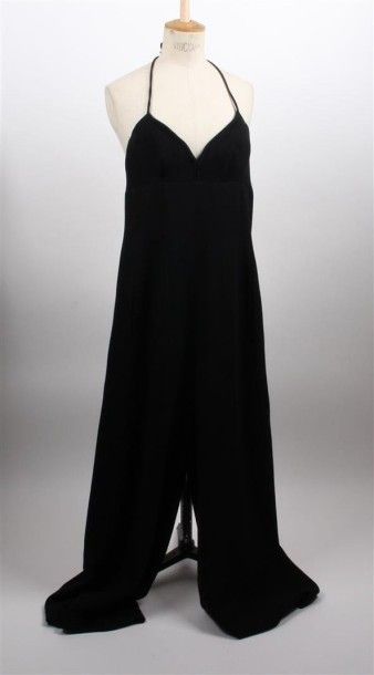 CHANEL boutique circa 1995 Combinaison pantalon rond en lainage noir, poitrine préformée...