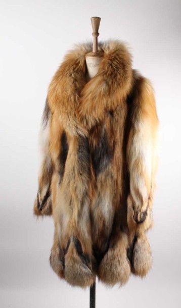 Anonyme, 9/10ème En renard roux du Kamchatka, col châle, bas du vêtement et des poches...