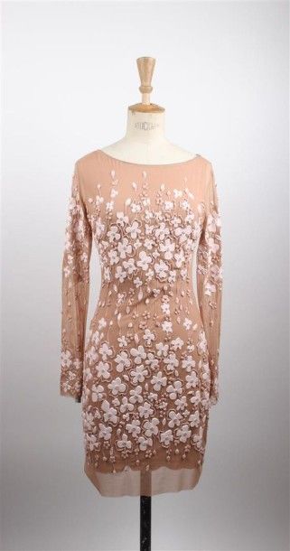 Ema SAVAHL couture Robe en tulle de nylon beige orné de spandex à motifs de fleurettes...