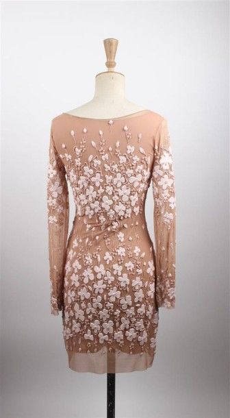 Ema SAVAHL couture Robe en tulle de nylon beige orné de spandex à motifs de fleurettes...