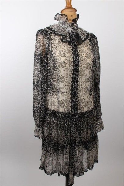 Couture WALDER, Anna SUI Lot composé de deux robes l'une imprimée de motifs géométriques...