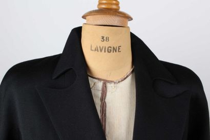 Del MONICA, Claude RAP Lot comprenant deux tailleurs en drap noir, l'un composé d'une...