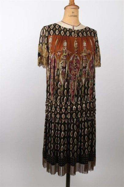 GUCCI Robe d'inspiration années 1920 en soie imprimée à motifs de botehs multicolores...