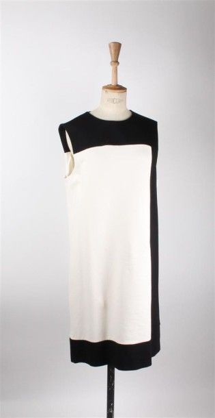 MARNI, DIVINA Lot composé d'une robe en coton imprimé sur fond blanc à manches longues,...