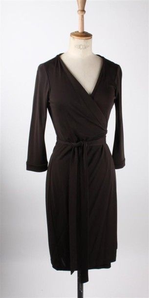Diane von FURSTENBERG Lot de deux robes portefeuille: l'une en soie et lycra imprimé,...