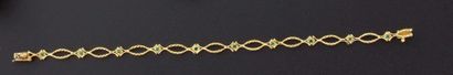 null Bracelet articulé en or jaune 18 k ajouré, les maillons de forme navette, alternés...