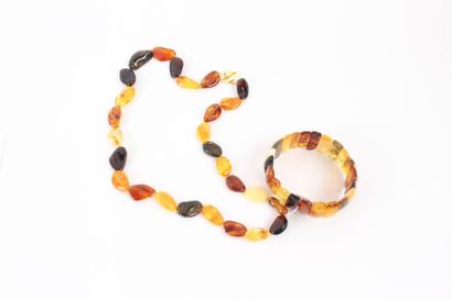 null Bracelet articulé extensible et collier composés de motifs d'ambre de différents...